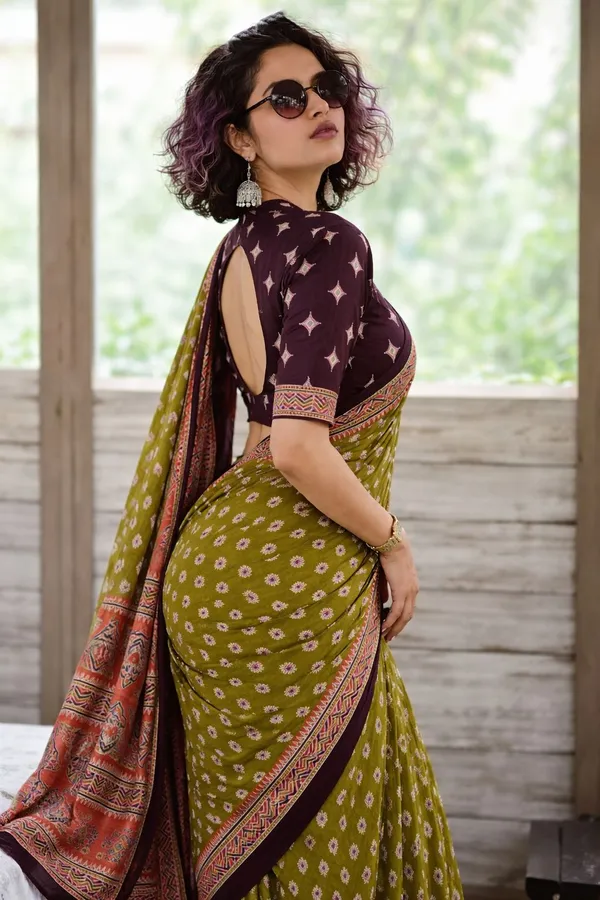 Leelavati_Printed_Floral_Print_Geometric_Print_Blocked_Printed_Daily_Wear_Pure_Cotton_Saree_Green