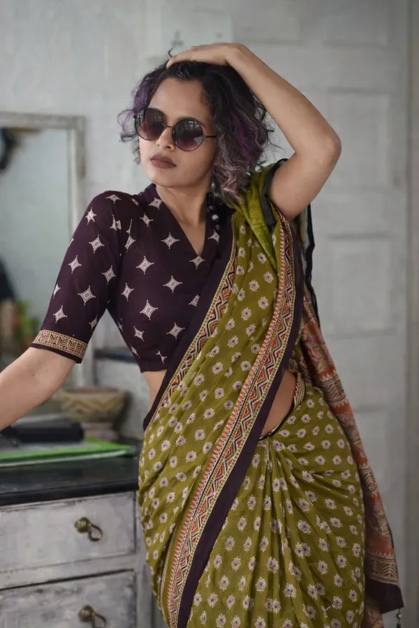 Leelavati_Printed_Floral_Print_Geometric_Print_Blocked_Printed_Daily_Wear_Pure_Cotton_Saree_Green