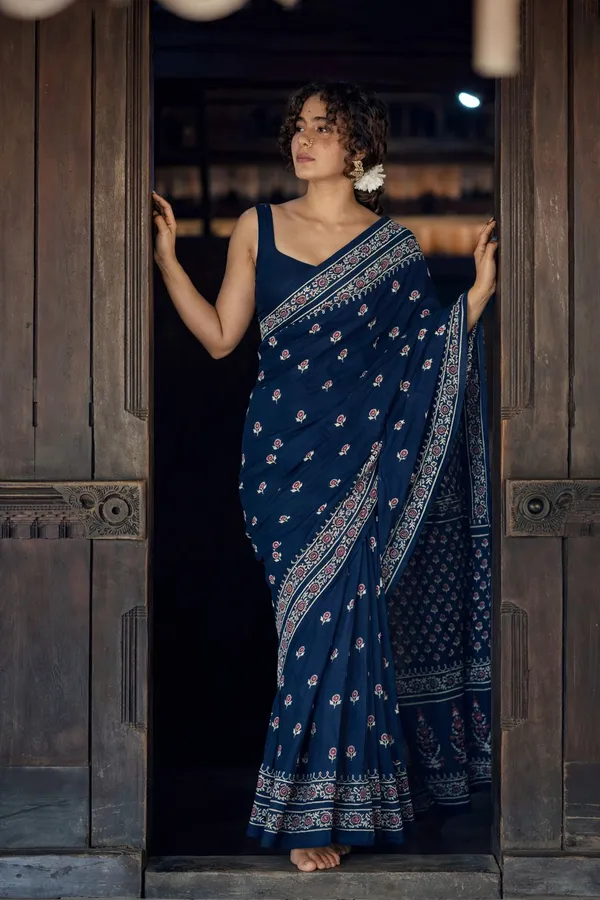 Leelavati_Printed_Floral_Print_Geometric_Print_Blocked_Printed_Daily_Wear_Pure_Cotton_Saree_Blue