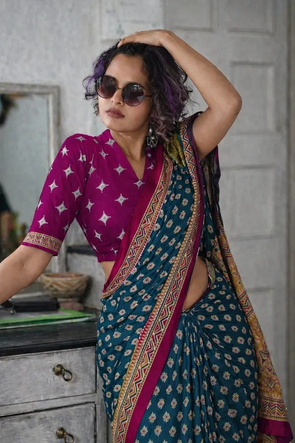 Leelavati_Printed_Floral_Print_Geometric_Print_Blocked_Printed_Daily_Wear_Pure_Cotton_Saree_Grey