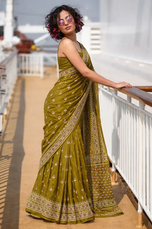 Leelavati_Printed_Floral_Print_Geometric_Print_Blocked_Printed_Daily_Wear_Pure_Cotton_Saree_Green