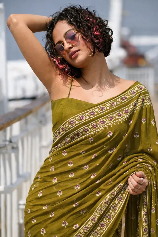 Leelavati_Printed_Floral_Print_Geometric_Print_Blocked_Printed_Daily_Wear_Pure_Cotton_Saree_Green