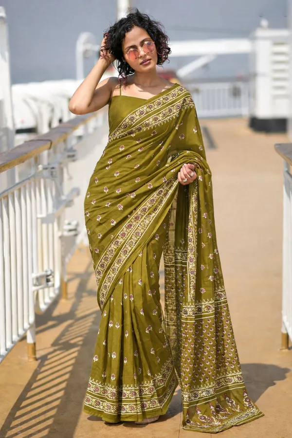 Leelavati_Printed_Floral_Print_Geometric_Print_Blocked_Printed_Daily_Wear_Pure_Cotton_Saree_Green