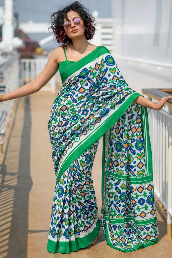 Leelavati_Printed_Floral_Print_Geometric_Print_Blocked_Printed_Daily_Wear_Pure_Cotton_Saree_Green