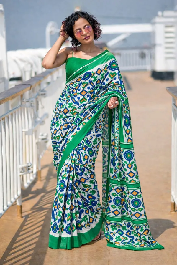 Leelavati_Printed_Floral_Print_Geometric_Print_Blocked_Printed_Daily_Wear_Pure_Cotton_Saree_Green