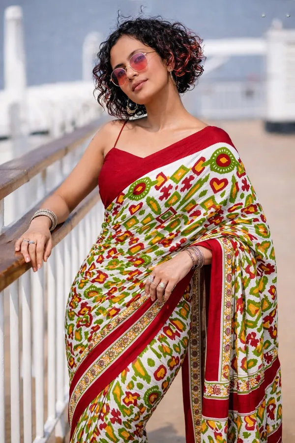 Leelavati_Printed_Floral_Print_Geometric_Print_Blocked_Printed_Daily_Wear_Pure_Cotton_Saree_Maroon