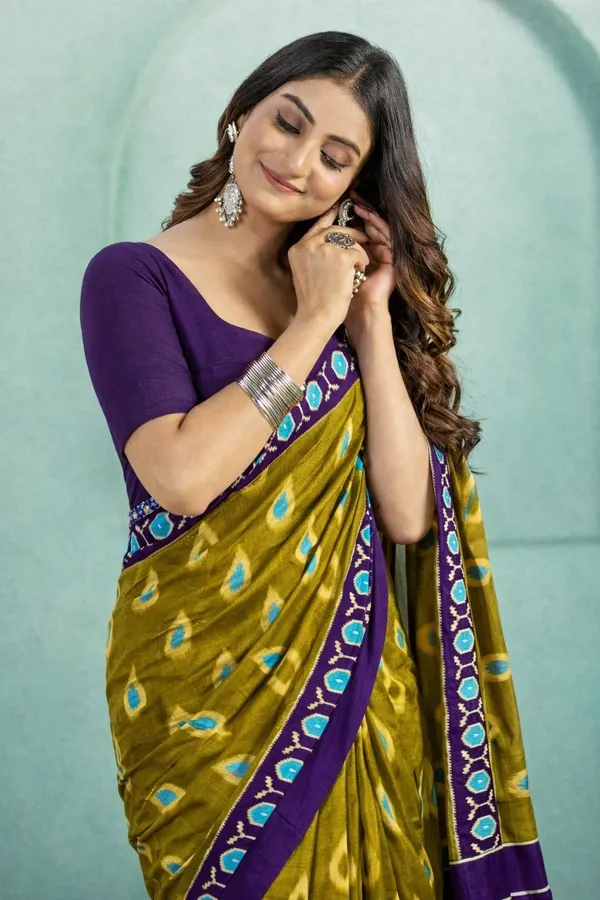 Leelavati_Printed_Floral_Print_Geometric_Print_Blocked_Printed_Daily_Wear_Pure_Cotton_Saree_Green