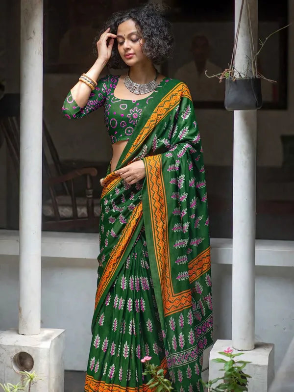Leelavati_Printed_Floral_Print_Geometric_Print_Blocked_Printed_Daily_Wear_Pure_Cotton_Saree_Green