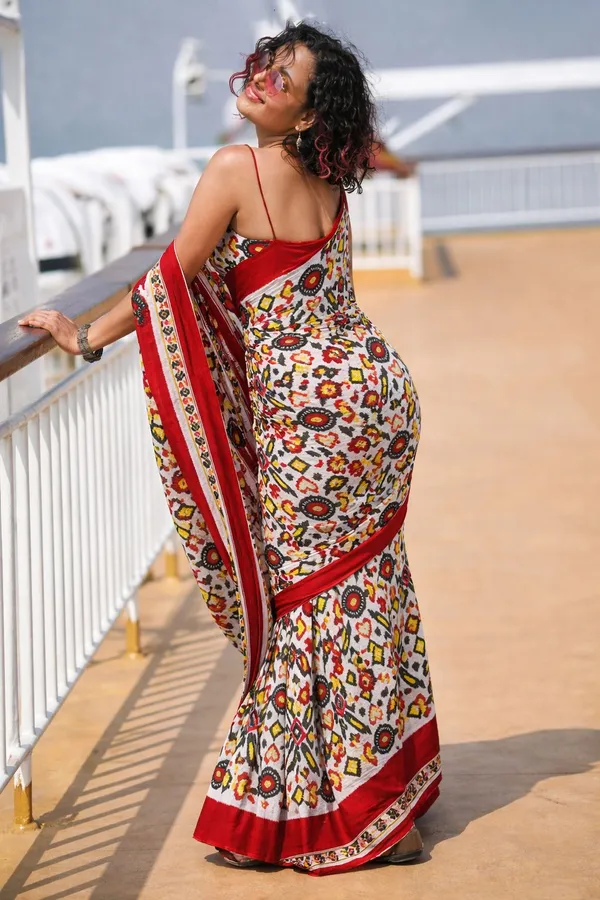 Leelavati_Printed_Floral_Print_Geometric_Print_Blocked_Printed_Daily_Wear_Pure_Cotton_Saree_Red