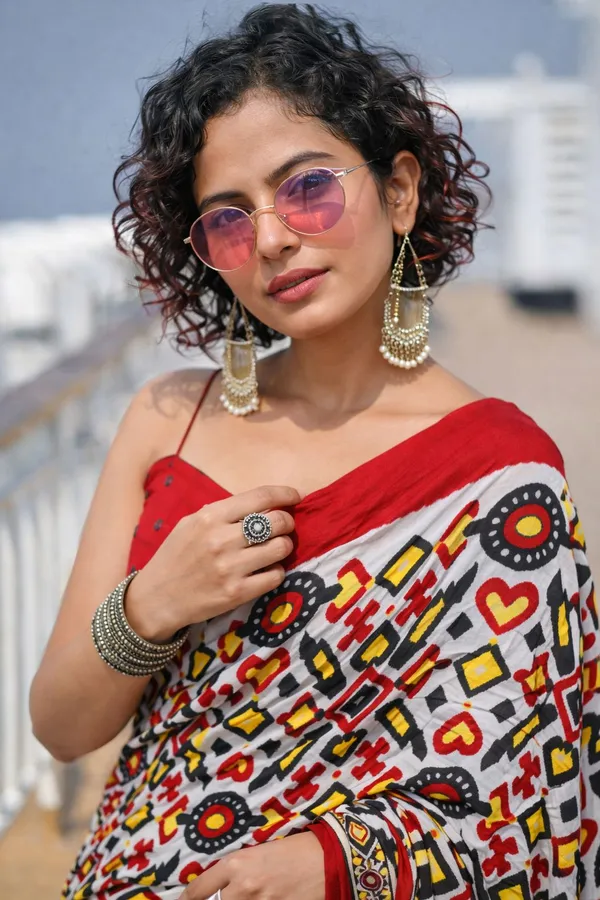 Leelavati_Printed_Floral_Print_Geometric_Print_Blocked_Printed_Daily_Wear_Pure_Cotton_Saree_Red