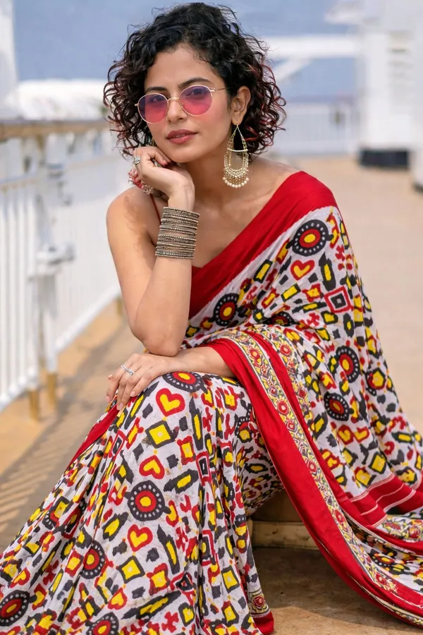 Leelavati_Printed_Floral_Print_Geometric_Print_Blocked_Printed_Daily_Wear_Pure_Cotton_Saree_Red