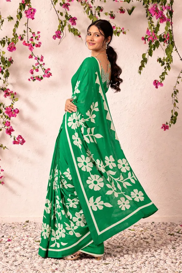 Leelavati_Printed_Floral_Print_Geometric_Print_Blocked_Printed_Daily_Wear_Pure_Cotton_Saree_Green