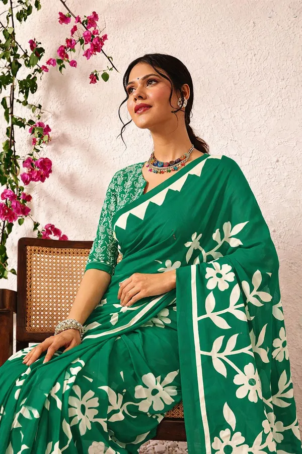 Leelavati_Printed_Floral_Print_Geometric_Print_Blocked_Printed_Daily_Wear_Pure_Cotton_Saree_Green