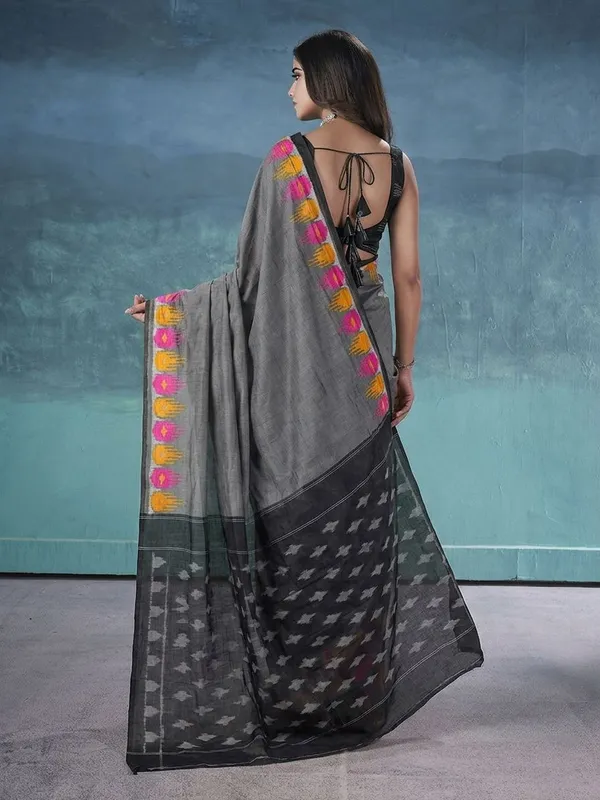 Leelavati_Printed_Floral_Print_Geometric_Print_Blocked_Printed_Daily_Wear_Pure_Cotton_Saree_Grey