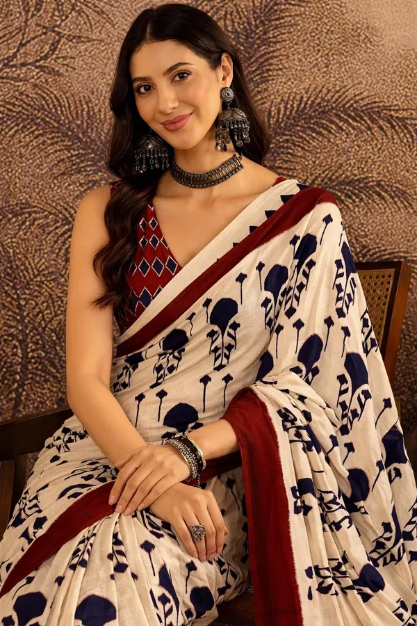 Leelavati_Printed_Floral_Print_Geometric_Print_Blocked_Printed_Daily_Wear_Pure_Cotton_Saree_Blue_And_Red