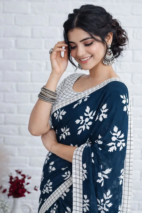 Leelavati_Printed_Floral_Print_Geometric_Print_Blocked_Printed_Daily_Wear_Pure_Cotton_Saree_Blue