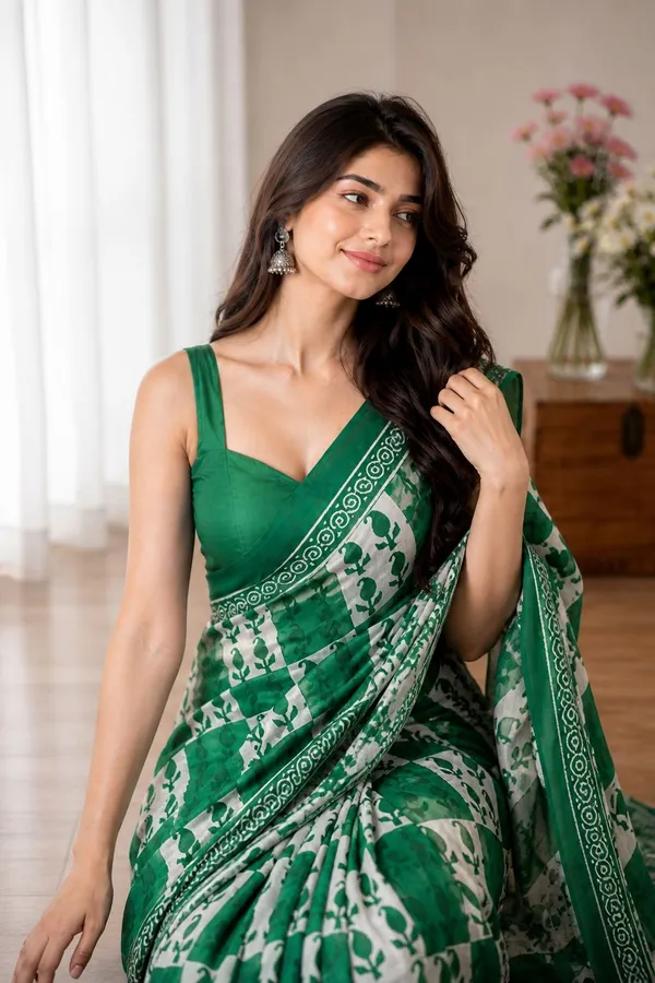 Leelavati_Printed_Floral_Print_Geometric_Print_Blocked_Printed_Woven_Daily_Wear_Pure_Cotton_Saree_Green
