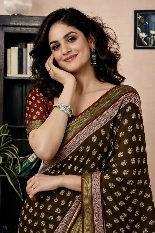 Leelavati_Printed_Floral_Print_Geometric_Print_Blocked_Printed_Woven_Daily_Wear_Pure_Cotton_Saree_Brown_And_Red