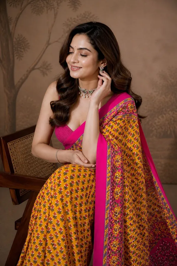 Leelavati_Printed_Floral_Print_Geometric_Print_Blocked_Printed_Woven_Daily_Wear_Pure_Cotton_Saree_Yellow