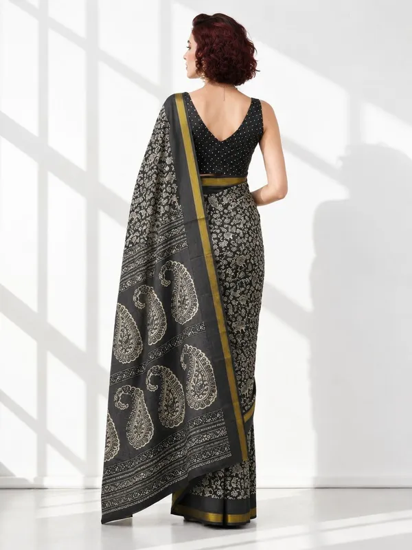 Leelavati_Printed_Floral_Print_Geometric_Print_Blocked_Printed_Woven_Daily_Wear_Pure_Cotton_Saree_Grey