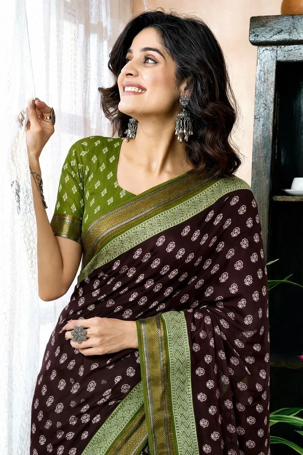 Leelavati_Printed_Floral_Print_Geometric_Print_Blocked_Printed_Woven_Daily_Wear_Pure_Cotton_Saree_Brown_And_Green