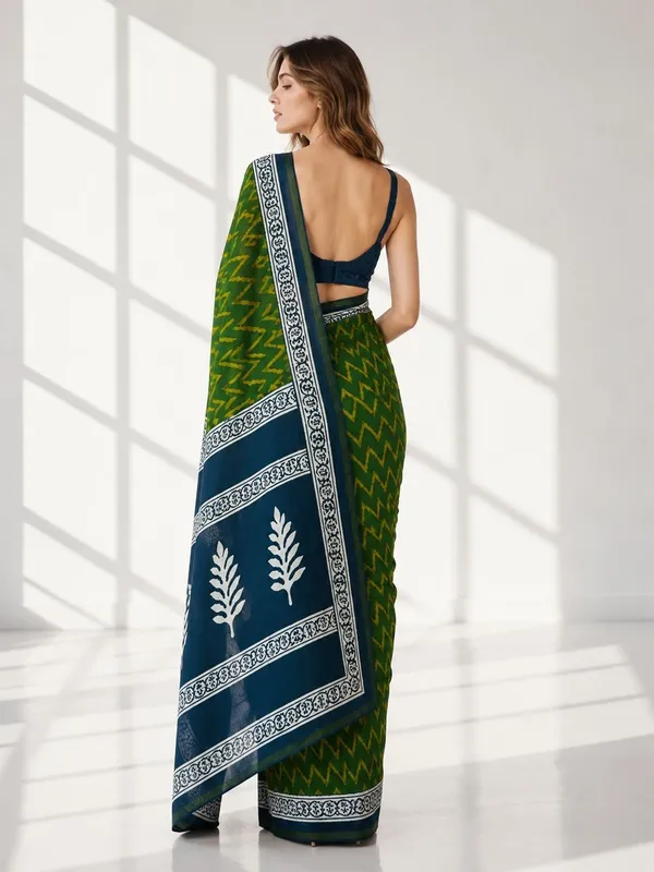 Leelavati_Printed_Floral_Print_Geometric_Print_Blocked_Printed_Woven_Daily_Wear_Pure_Cotton_Saree_Green
