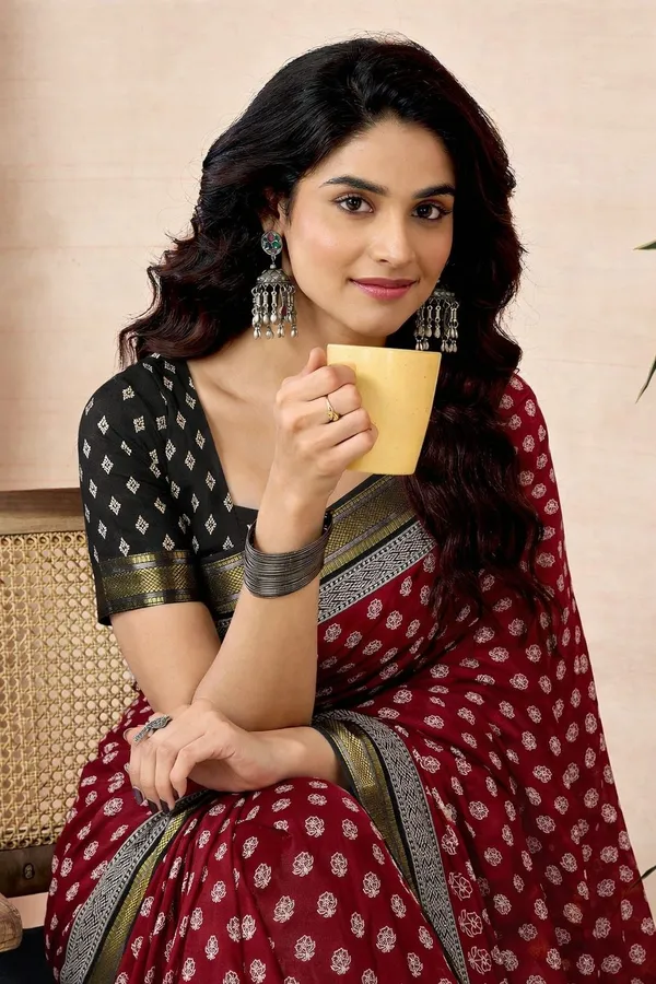 Leelavati_Printed_Floral_Print_Geometric_Print_Blocked_Printed_Woven_Daily_Wear_Pure_Cotton_Saree_Red_And_Black
