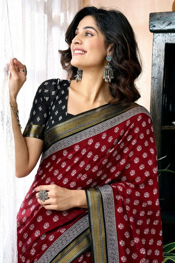 Leelavati_Printed_Floral_Print_Geometric_Print_Blocked_Printed_Woven_Daily_Wear_Pure_Cotton_Saree_Red_And_Black