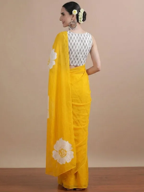 Leelavati_Printed_Floral_Print_Geometric_Print_Blocked_Printed_Daily_Wear_Pure_Cotton_Saree_Yellow