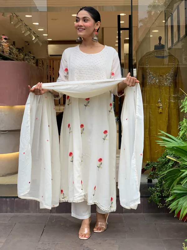 White_Chanderi_Silk_Embroidered_Kurti_With_Pant_And_Dupatta_For_Women