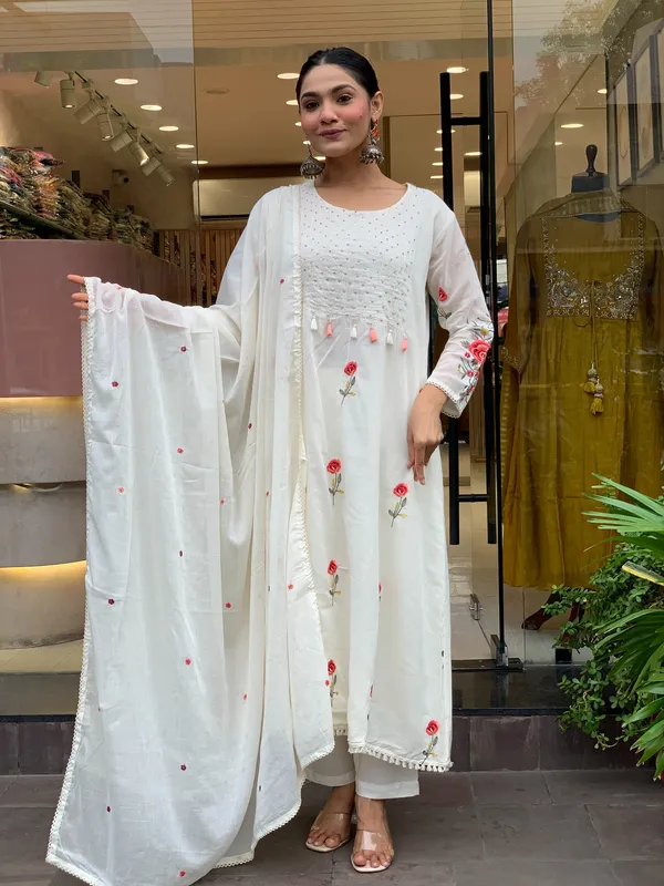 White_Chanderi_Silk_Embroidered_Kurti_With_Pant_And_Dupatta_For_Women