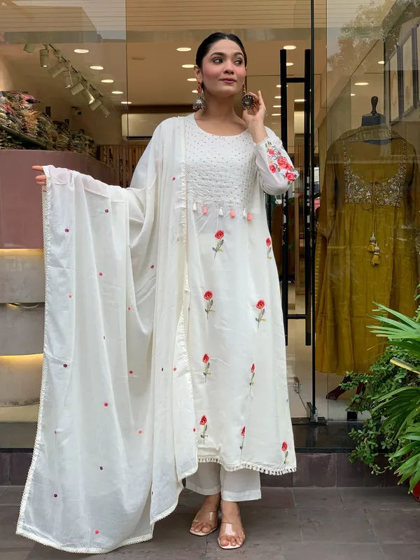 White_Chanderi_Silk_Embroidered_Kurti_With_Pant_And_Dupatta_For_Women