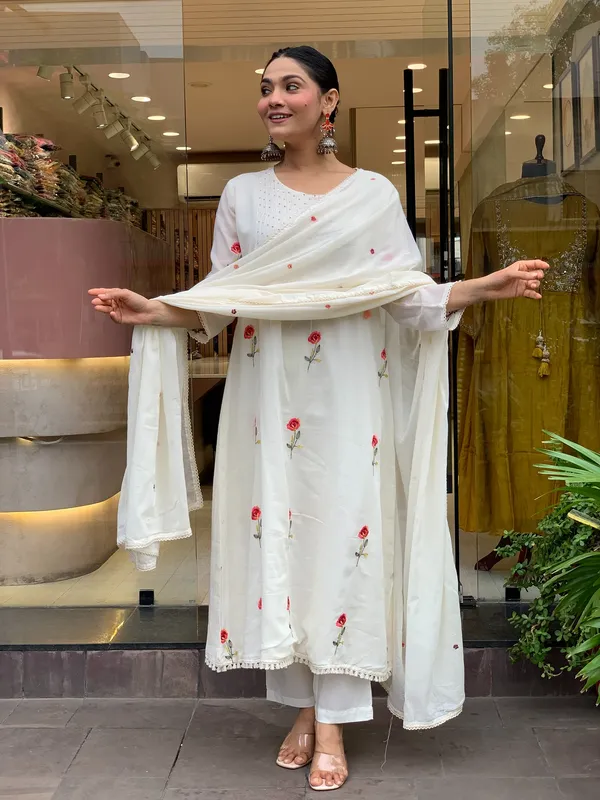 White_Chanderi_Silk_Embroidered_Kurti_With_Pant_And_Dupatta_For_Women