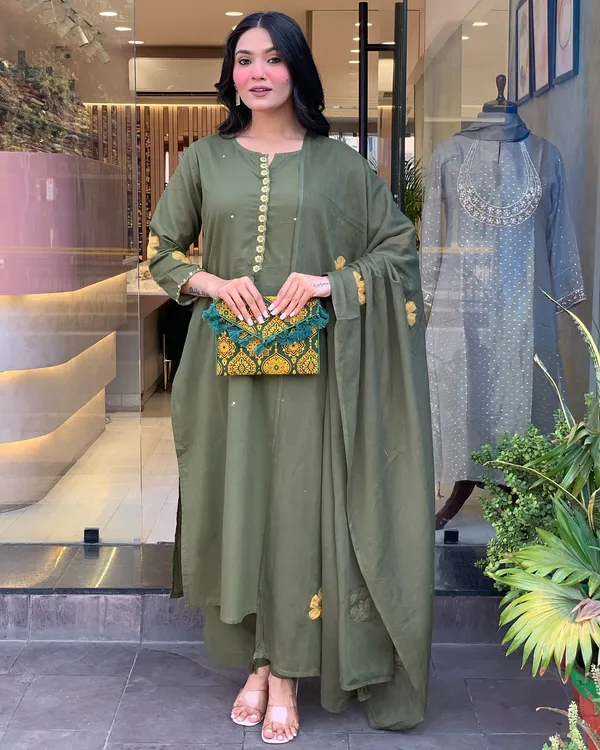 Green_Chanderi_Silk_Embroidered_Kurti_With_Pant_And_Dupatta_For_Women