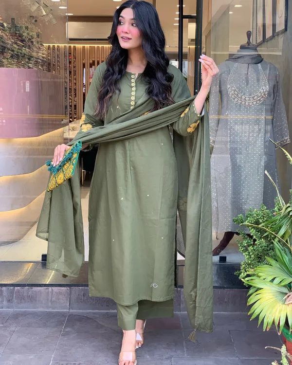 Green_Chanderi_Silk_Embroidered_Kurti_With_Pant_And_Dupatta_For_Women