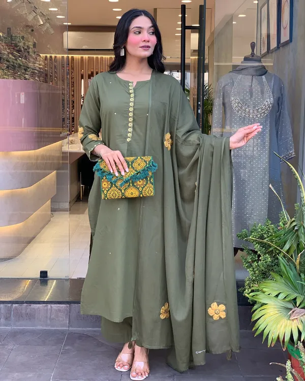 Green_Chanderi_Silk_Embroidered_Kurti_With_Pant_And_Dupatta_For_Women