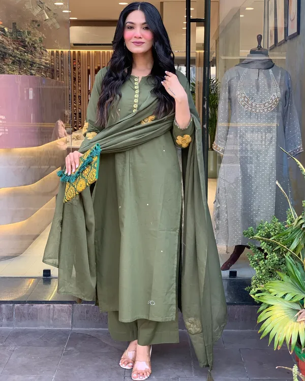 Green_Chanderi_Silk_Embroidered_Kurti_With_Pant_And_Dupatta_For_Women