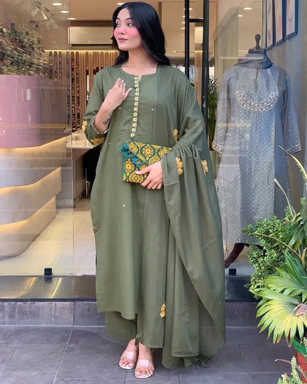 Green_Chanderi_Silk_Embroidered_Kurti_With_Pant_And_Dupatta_For_Women