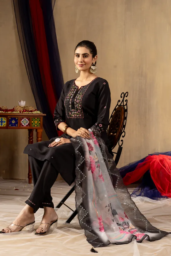 Black_Roman_Silk_Embroidery_Kurti_With_Pant_And_Dupatta_For_Women