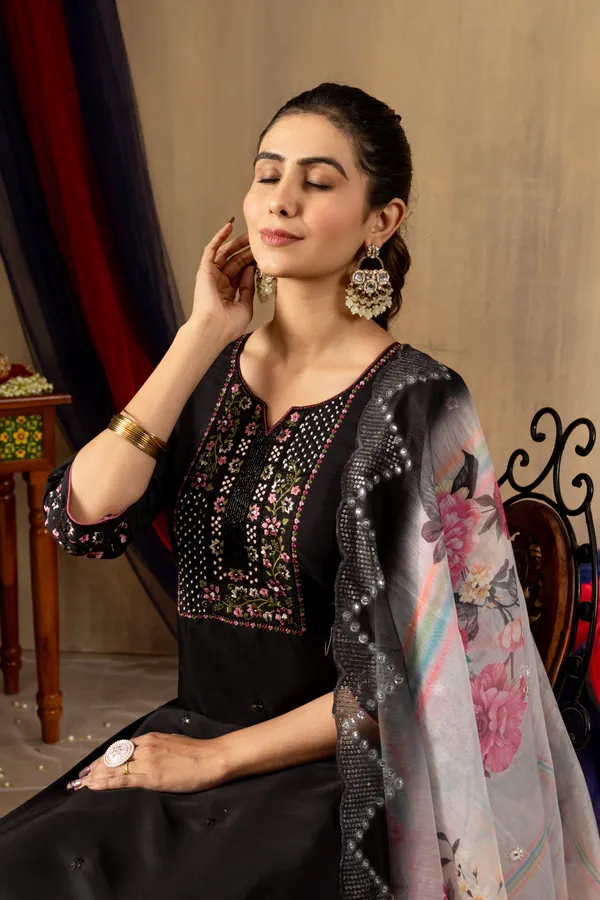 Black_Roman_Silk_Embroidery_Kurti_With_Pant_And_Dupatta_For_Women