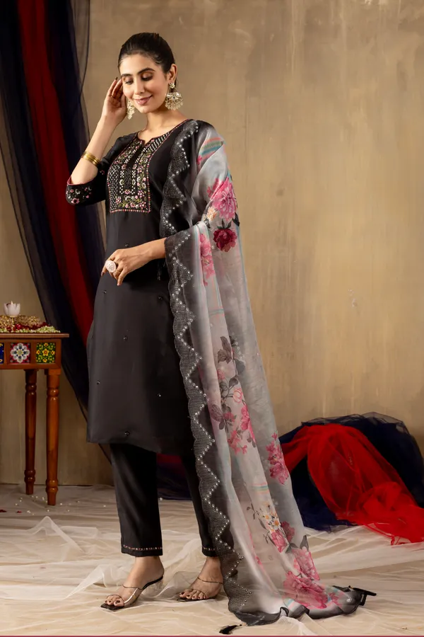 Black_Roman_Silk_Embroidery_Kurti_With_Pant_And_Dupatta_For_Women