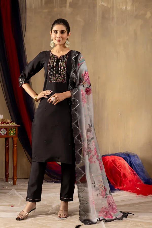 Black_Roman_Silk_Embroidery_Kurti_With_Pant_And_Dupatta_For_Women