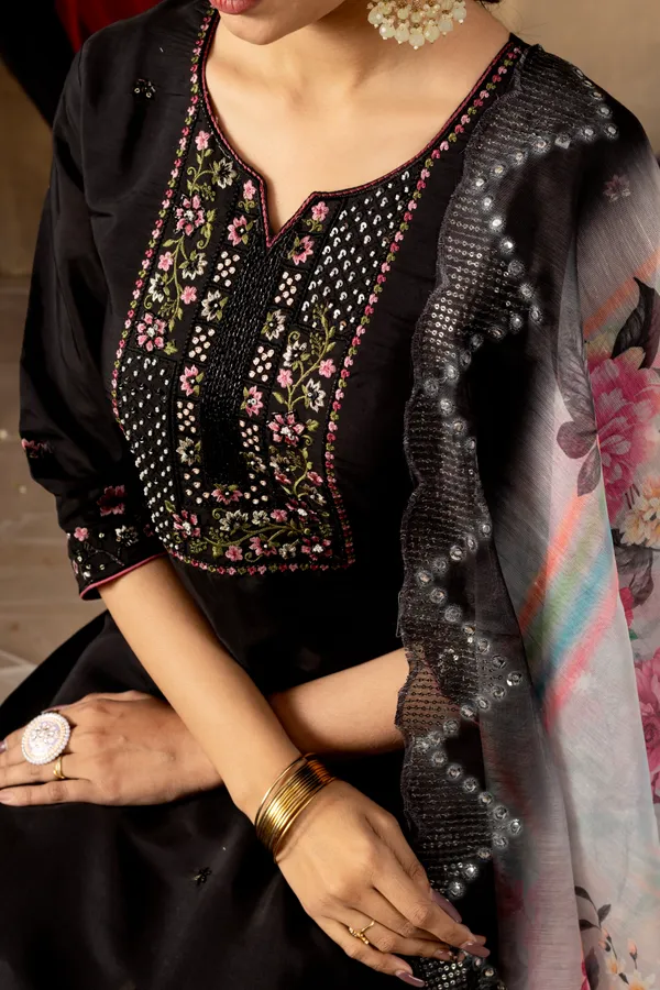 Black_Roman_Silk_Embroidery_Kurti_With_Pant_And_Dupatta_For_Women