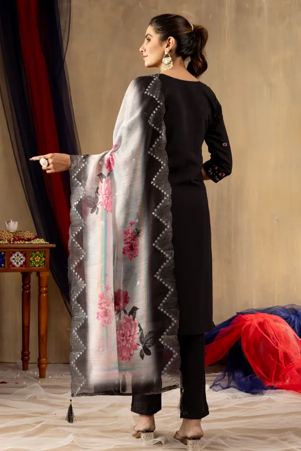 Black_Roman_Silk_Embroidery_Kurti_With_Pant_And_Dupatta_For_Women