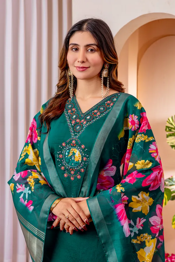 Green_Marina_Viscose_Silk_Embroidered_Kurti_With_Pant_And_Dupatta_For_Women