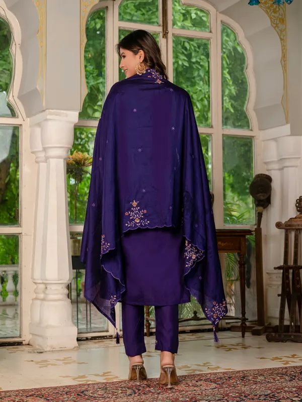 Violet_Marina_Silk_Embroidered_Kurti_With_Pant_And_Dupatta_For_Women