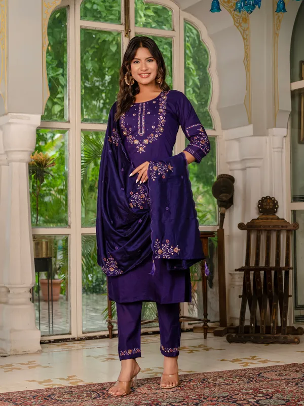 Violet_Marina_Silk_Embroidered_Kurti_With_Pant_And_Dupatta_For_Women
