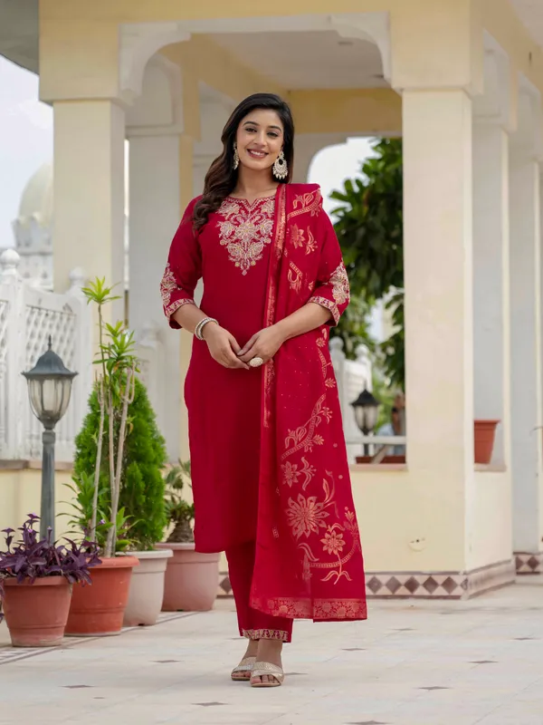 Maroon_Roman_Silk_Embroidered_Kurti_With_Pant_And_Dupatta_For_Women