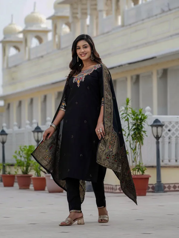 Black_Roman_Silk_Sequins_Embroidered_Kurti_With_Pant_And_Dupatta_For_Women