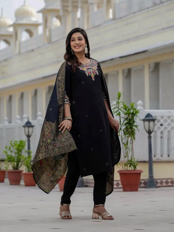 Black_Roman_Silk_Sequins_Embroidered_Kurti_With_Pant_And_Dupatta_For_Women